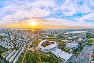 天空：卢顿主帅爱德华兹确认，队长洛克耶将参加与伯恩茅斯的重赛